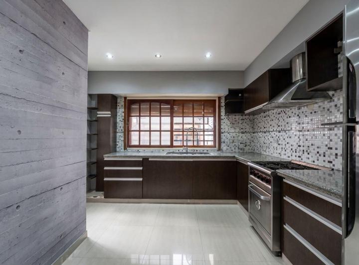 Casa · 186m² · 5 Ambientes · 4 Cocheras