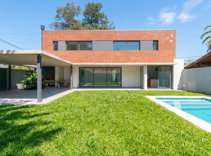 Casa · 248m² · 4 Ambientes · 3 Cocheras