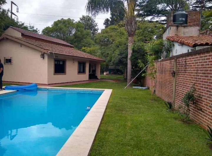 Casa · 220m² · 5 Ambientes · 2 Cocheras