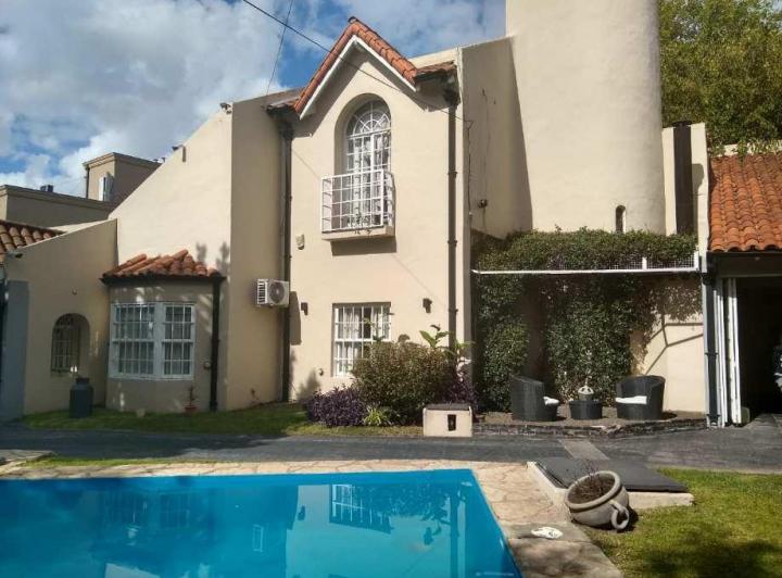 Casa · 150m² · 4 Ambientes · 2 Cocheras
