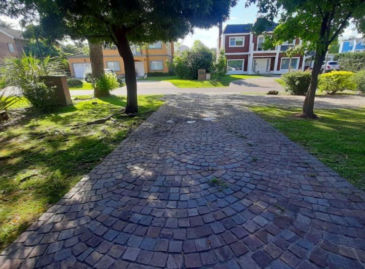 Casa · 200m² · 5 Ambientes