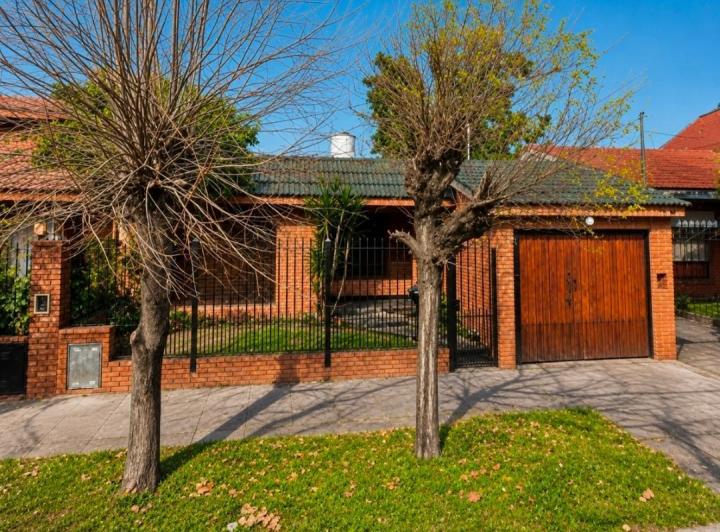 Casa · 130m² · 3 Ambientes · 1 Cochera