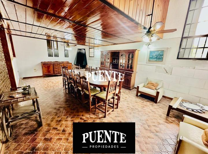 Casa · 145m² · 6 Ambientes · 3 Cocheras