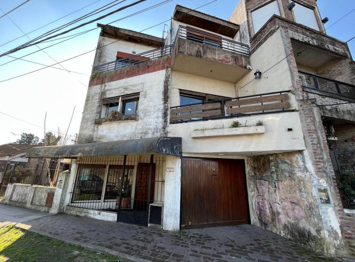Casa · 234m² · 4 Ambientes · 4 Cocheras