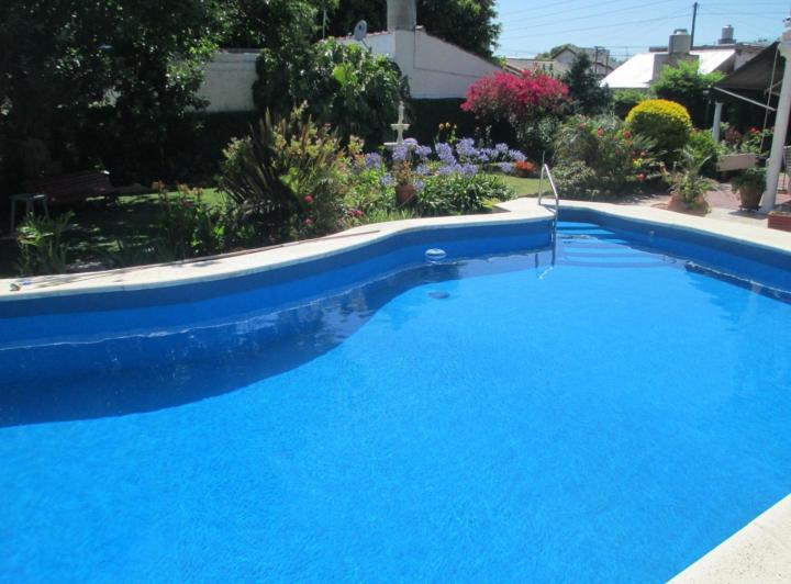 Casa · 180m² · 4 Ambientes · 7 Cocheras