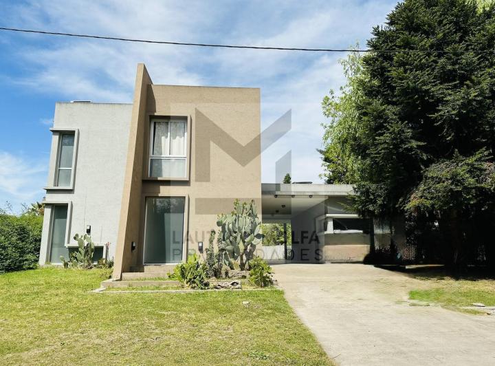 Casa · 270m² · 6 Ambientes · 4 Cocheras