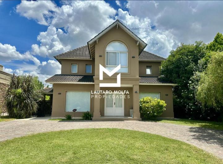 Casa · 180m² · 5 Ambientes · 1 Cochera