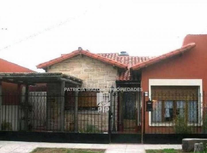 Casa · 200m² · 3 Ambientes · 1 Cochera