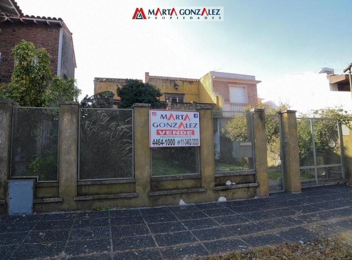 Casa · 200m² · 4 Ambientes · 3 Cocheras