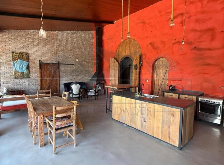 Casa · 170m² · 6 Ambientes · 2 Cocheras
