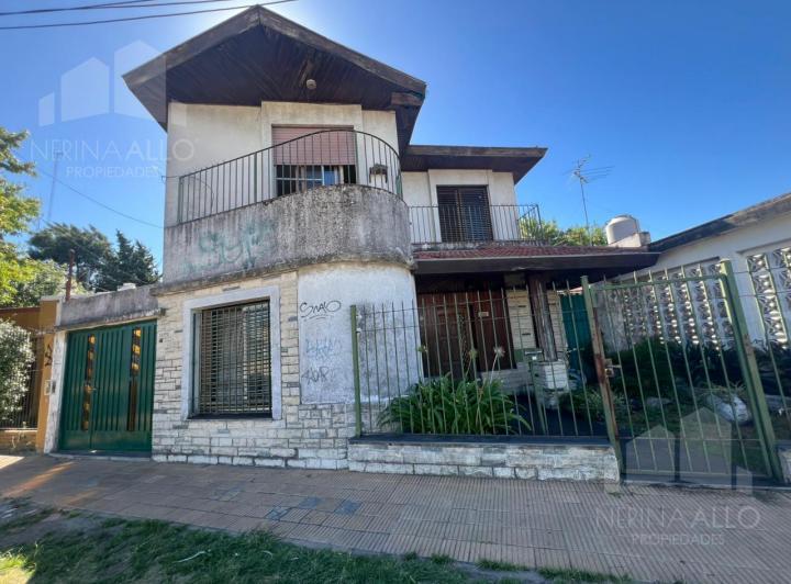 Casa · 106m² · 4 Ambientes · 3 Cocheras