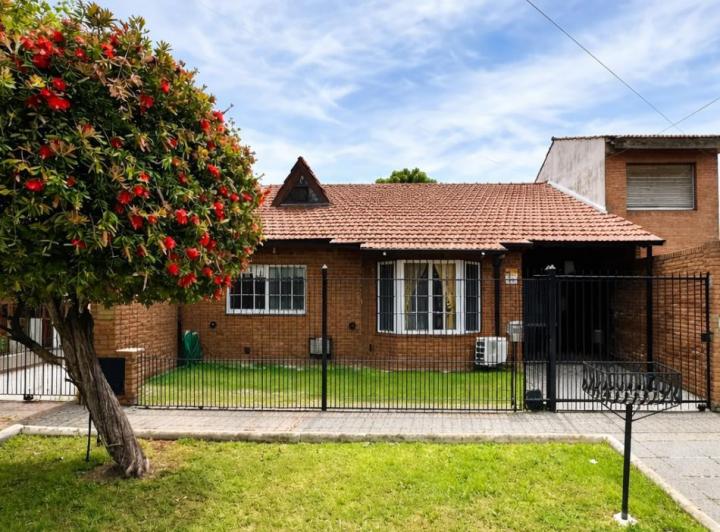 Casa · 177m² · 5 Ambientes · 1 Cochera