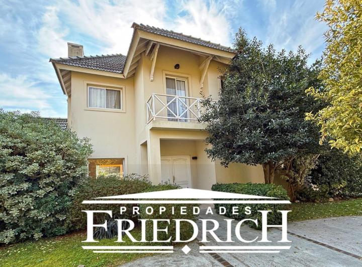 Casa · 300m² · 6 Ambientes · 4 Cocheras