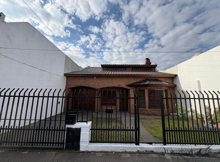 Casa · 198m² · 4 Ambientes · 1 Cochera