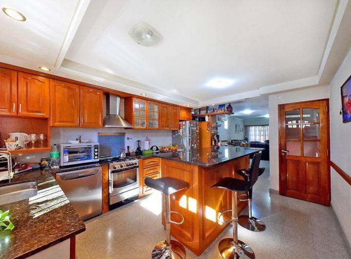 Casa · 265m² · 5 Ambientes · 1 Cochera