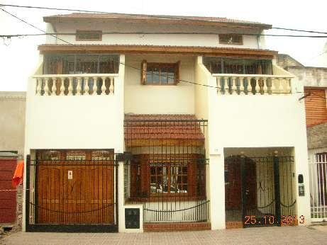 Casa · 420m² · 6 Ambientes · 1 Cochera