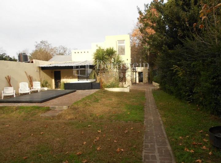 Casa · 215m² · 4 Ambientes · 2 Cocheras