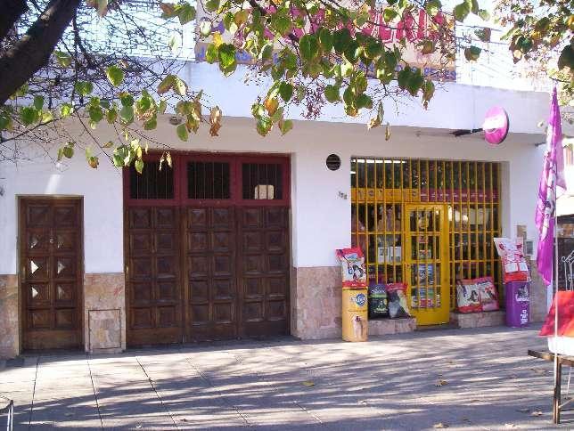 Casa · 230m² · 4 Ambientes · 1 Cochera