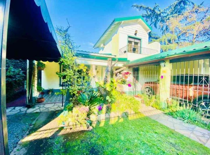 Casa · 182m² · 5 Ambientes · 1 Cochera