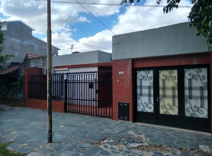 Casa · 100m² · 3 Ambientes · 2 Cocheras