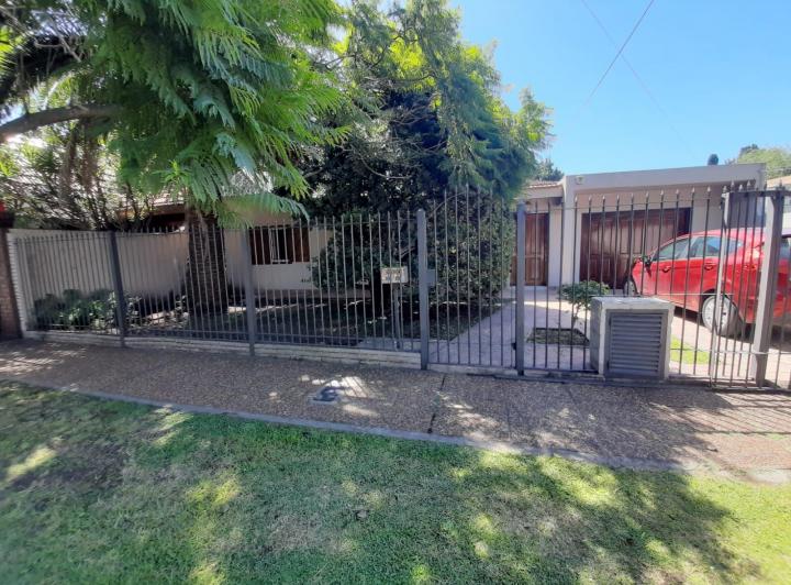 Casa · 200m² · 4 Ambientes · 4 Cocheras