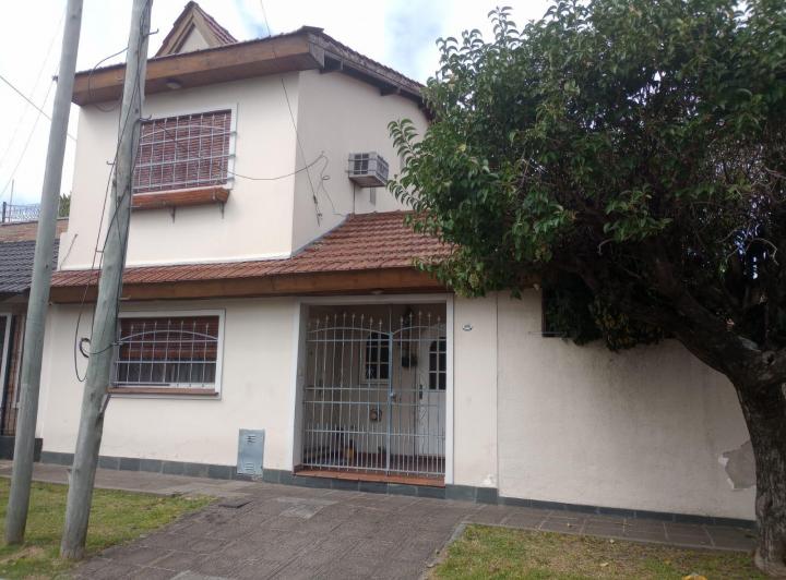 Casa · 113m² · 4 Ambientes · 1 Cochera