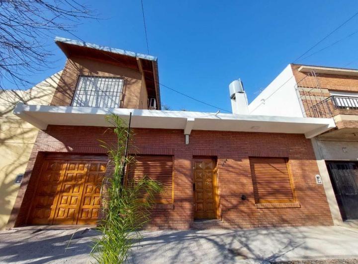 Casa · 140m² · 5 Ambientes