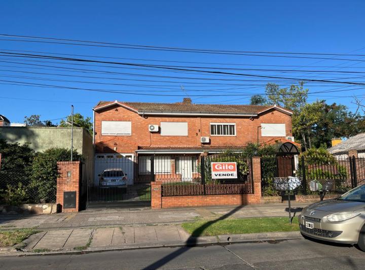 Casa · 200m² · 5 Ambientes · 3 Cocheras