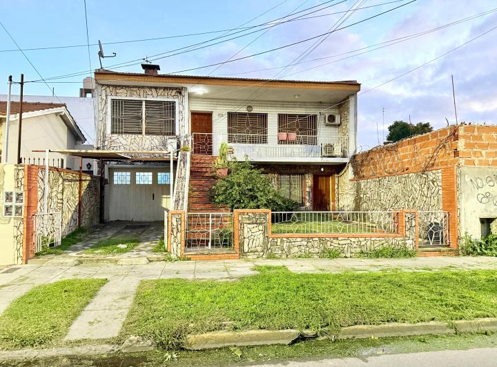 Casa · 262m² · 7 Ambientes · 2 Cocheras