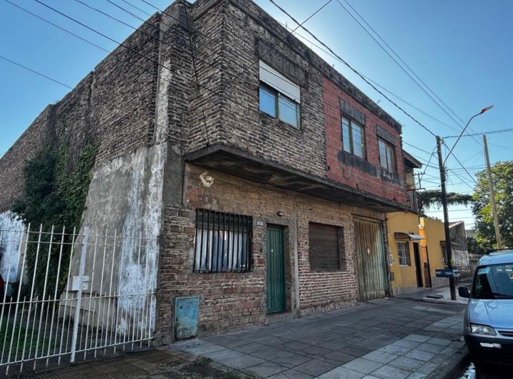 Casa · 400m² · 5 Ambientes · 2 Cocheras