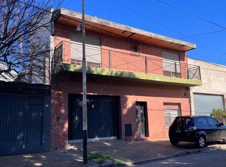 Casa · 190m² · 4 Ambientes · 1 Cochera