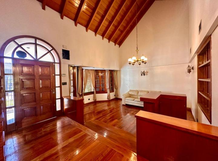 Casa · 314m² · 4 Ambientes · 1 Cochera