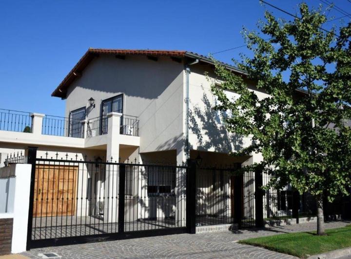 Casa · 397m² · 5 Ambientes · 2 Cocheras