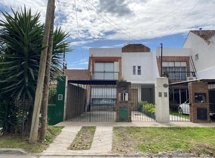 Casa · 170m² · 4 Ambientes · 2 Cocheras