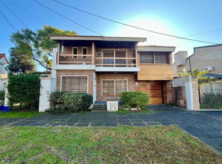 Casa · 304m² · 5 Ambientes · 3 Cocheras