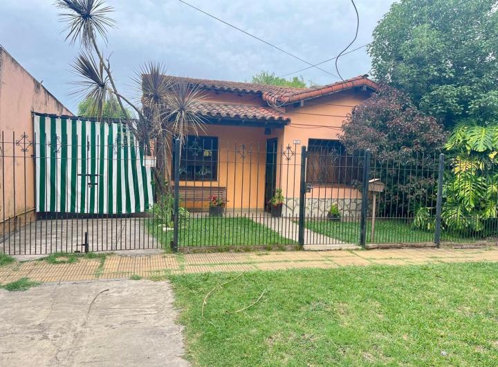 Casa · 104m² · 4 Ambientes · 1 Cochera