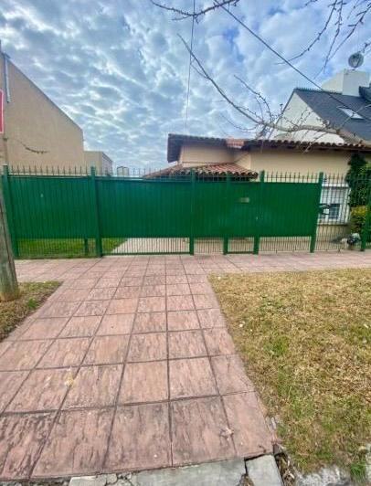 Casa · 140m² · 3 Ambientes · 2 Cocheras
