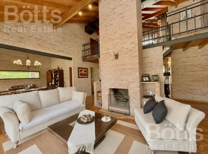 Casa · 230m² · 5 Ambientes