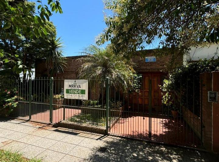 Casa · 83m² · 4 Ambientes · 1 Cochera