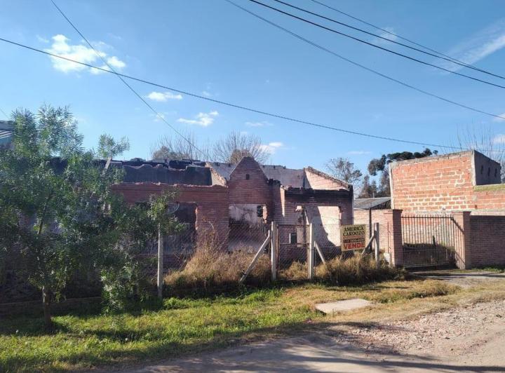 Casa · 310m² · 4 Ambientes · 2 Cocheras