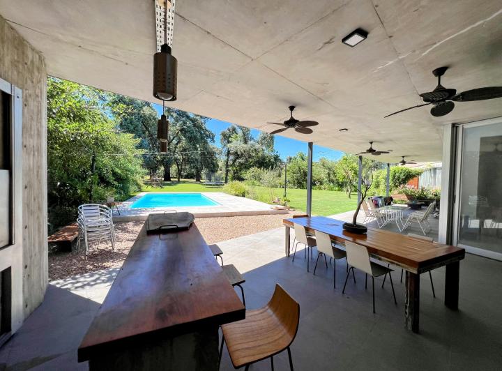 Casa · 355m² · 7 Ambientes · 2 Cocheras