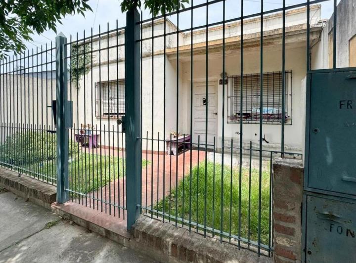 Casa · 200m² · 4 Ambientes · 3 Cocheras