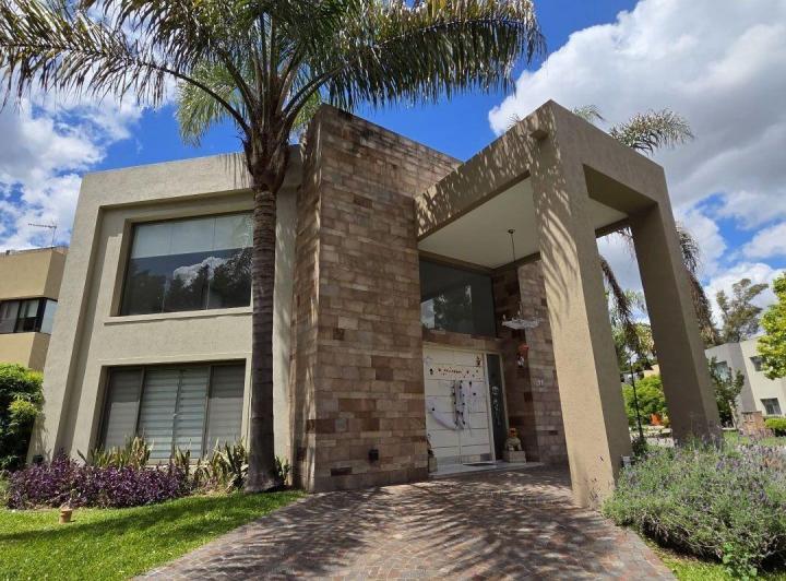 Casa · 324m² · 6 Ambientes
