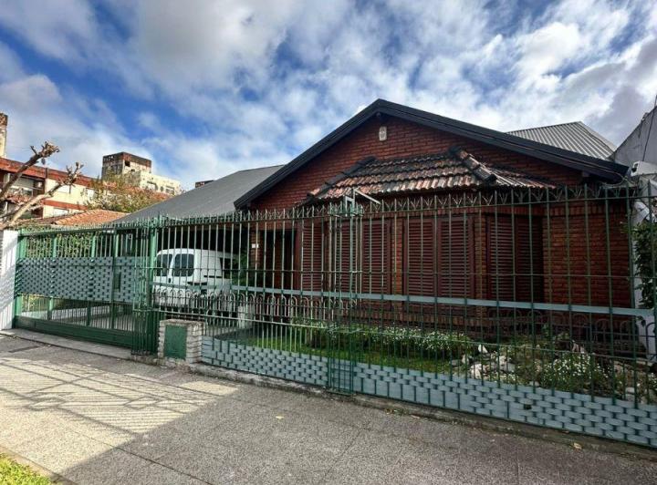 Casa · 208m² · 5 Ambientes · 2 Cocheras