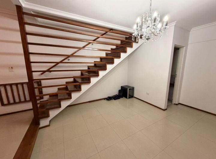 Casa · 122m² · 5 Ambientes · 1 Cochera