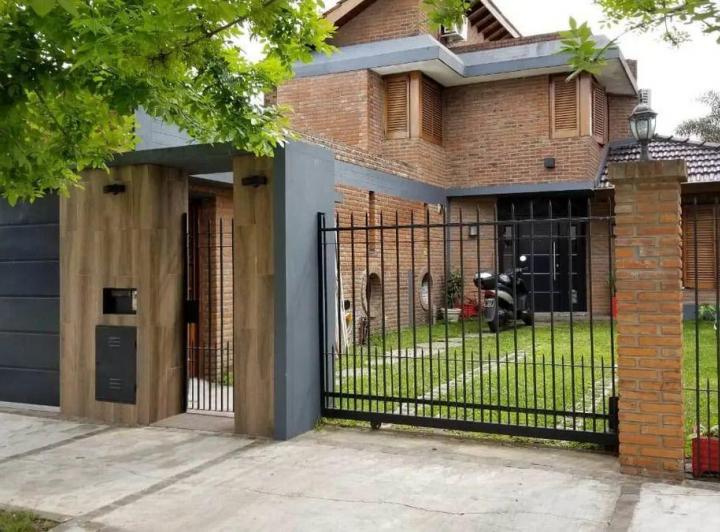 Casa · 280m² · 5 Ambientes · 2 Cocheras
