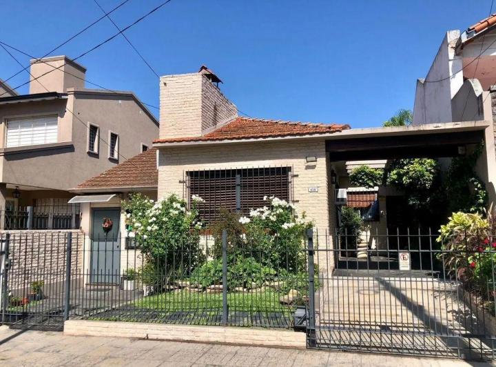 Casa · 160m² · 4 Ambientes · 1 Cochera