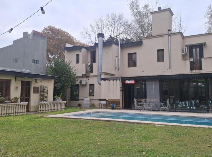 Casa · 280m² · 5 Ambientes · 3 Cocheras