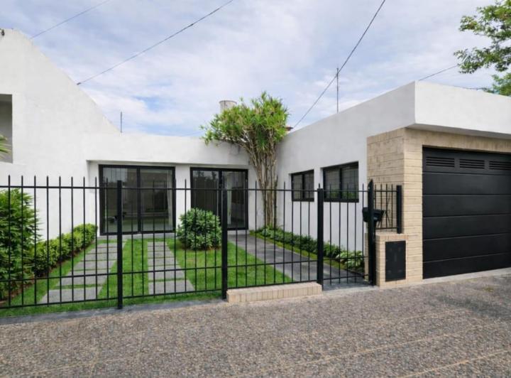 Casa · 130m² · 4 Ambientes · 1 Cochera