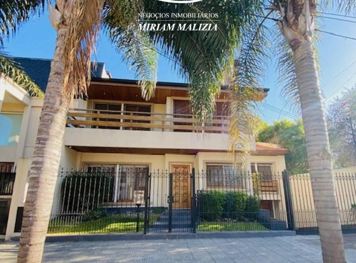 Casa · 450m² · 5 Ambientes · 3 Cocheras